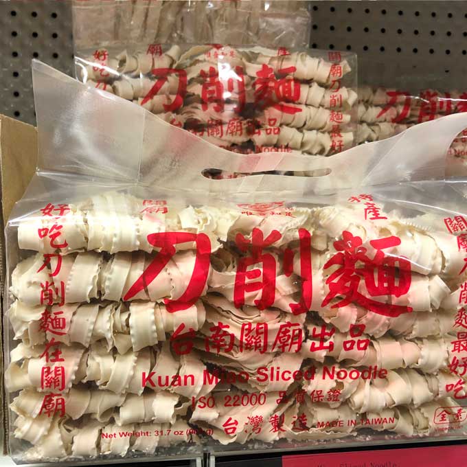 唯吾知足刀削麵 Kuan Miao Sliced Noodle 900g
